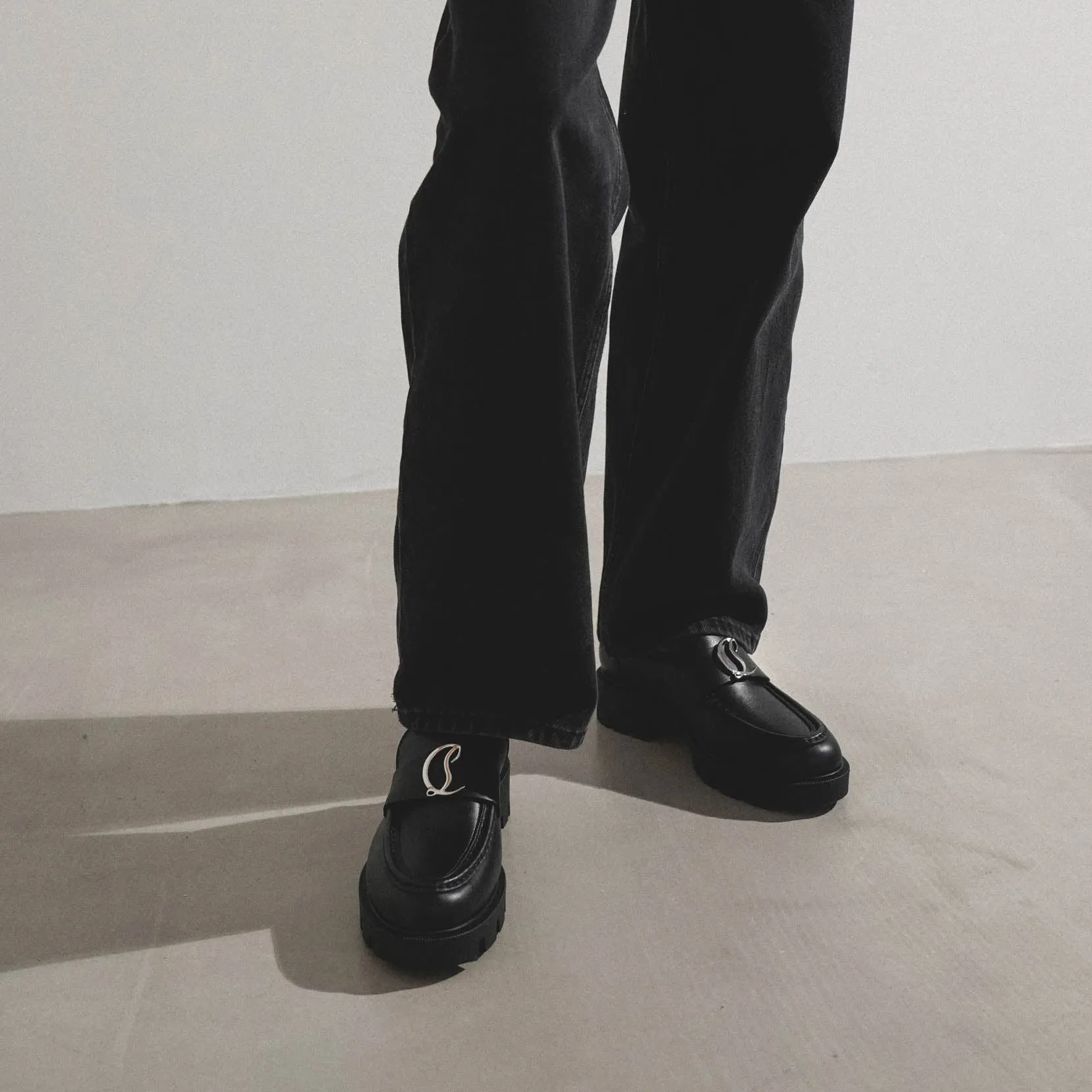 CL Moc lug black leather flats