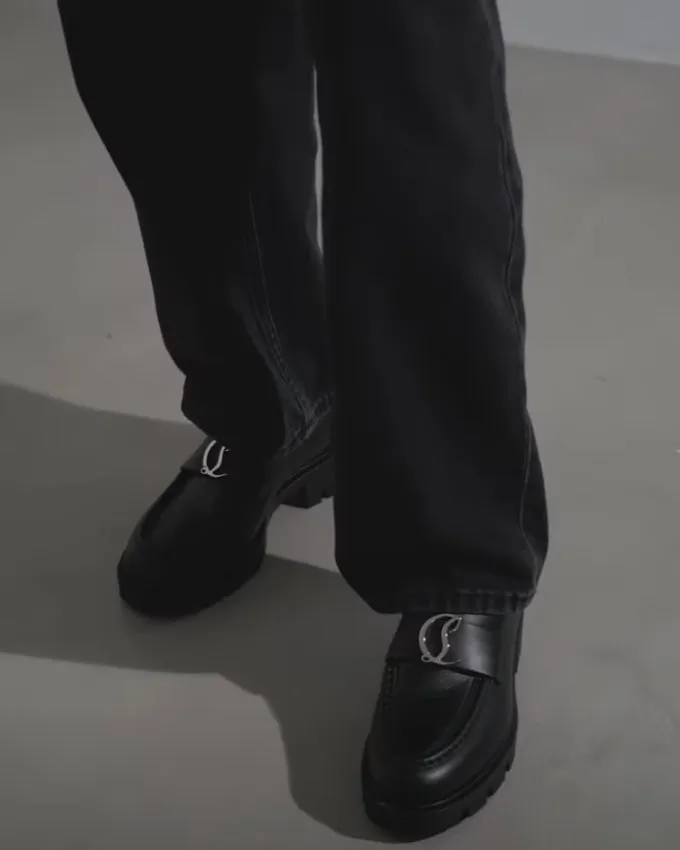 CL Moc lug black leather flats