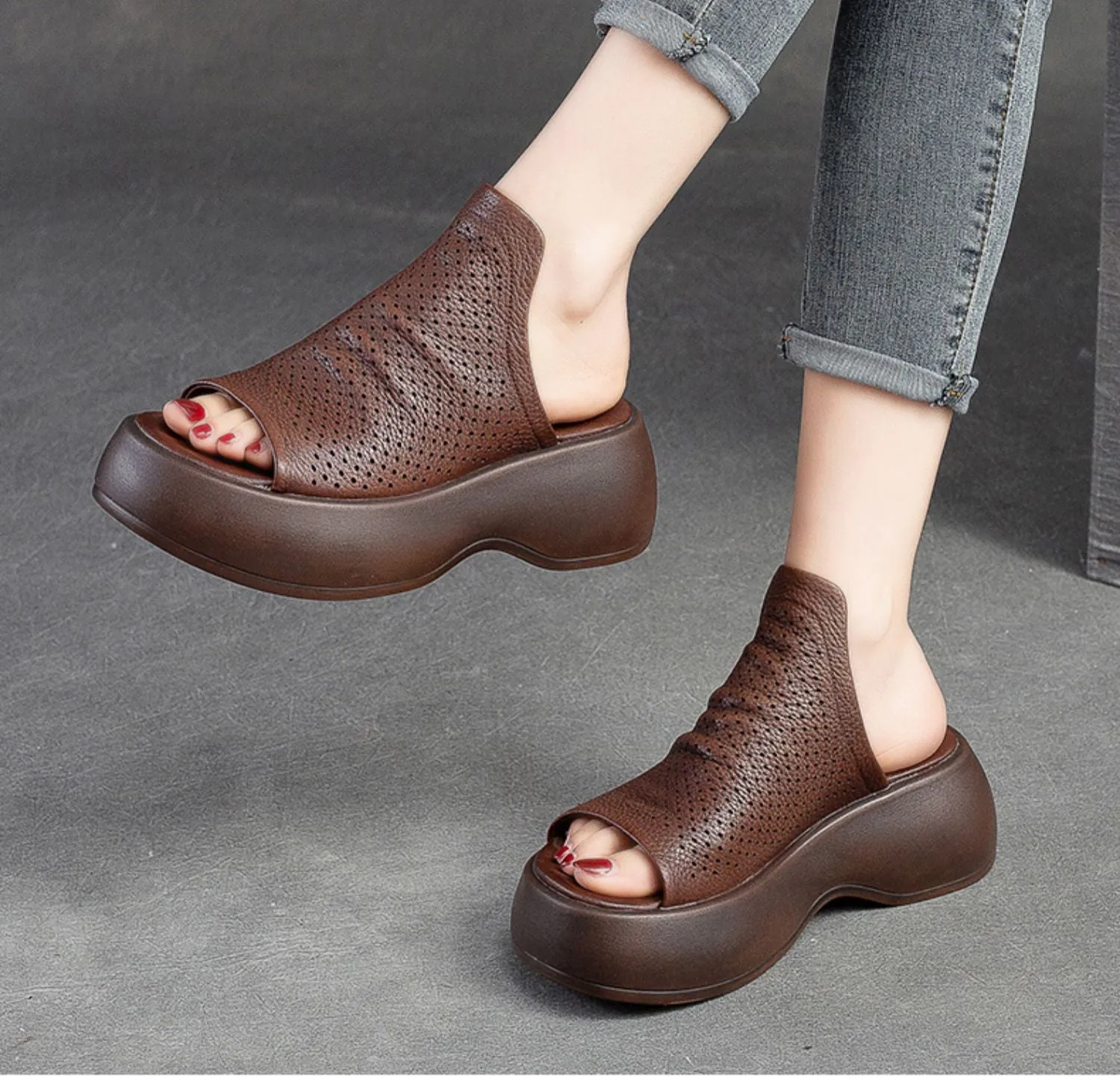 Handmade breathable leather retro slippers