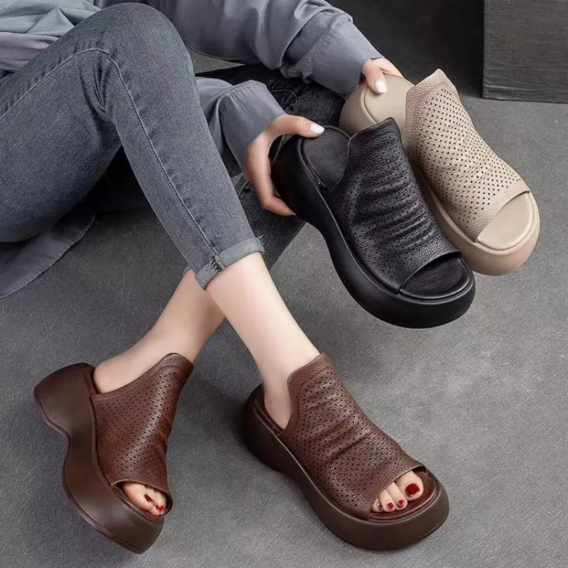 Handmade breathable leather retro slippers