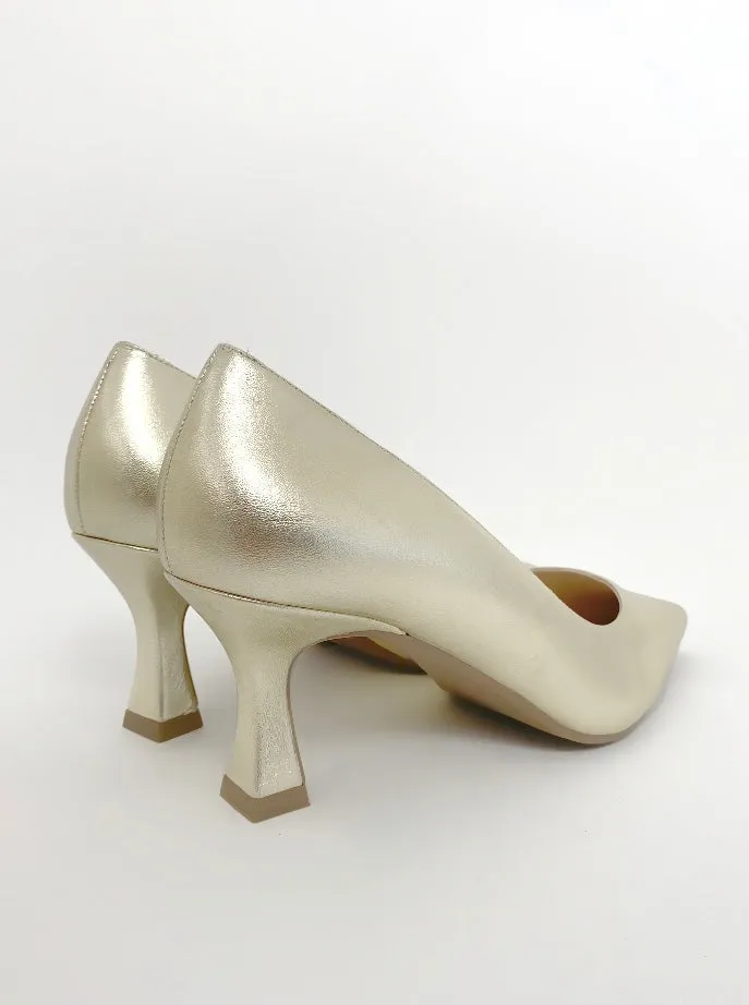 Lodi - Jona Gold Leather Court with a Kitten heel